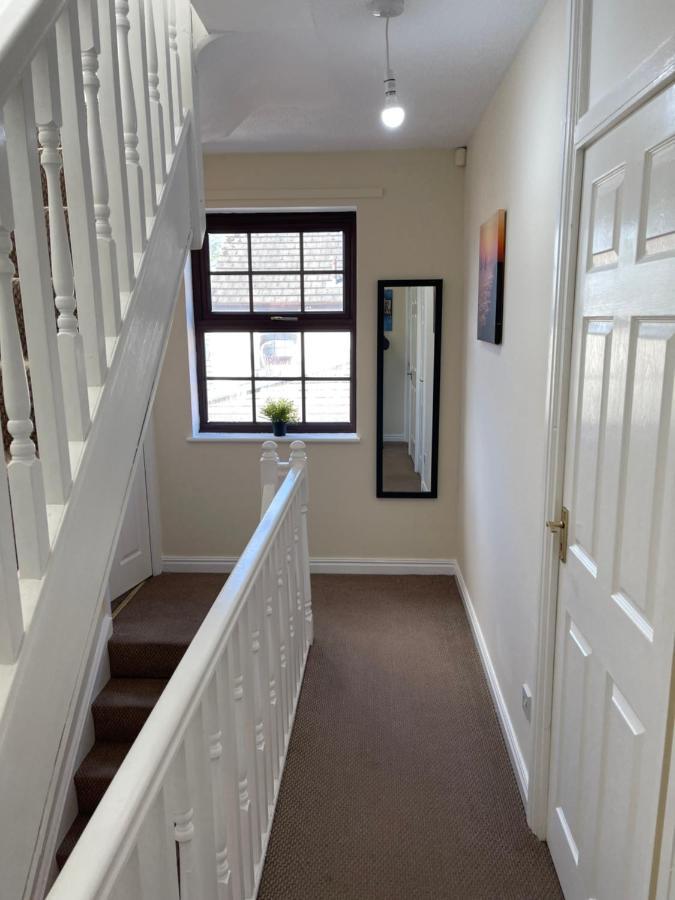 Large, Quiet, Sleeps 16, 4 Bathrooms, Parking, Leicester Exterior photo