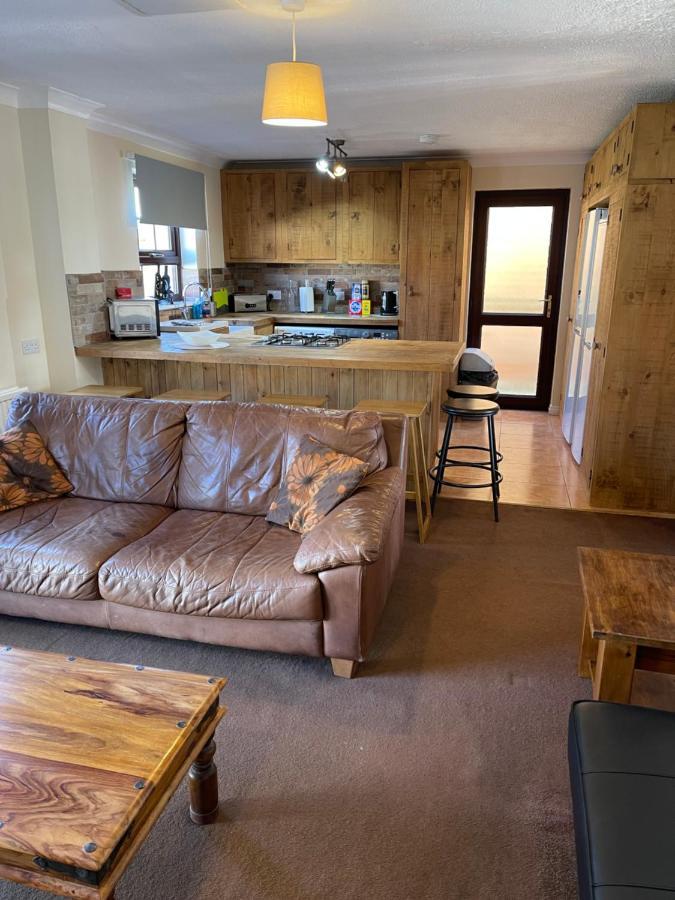 Large, Quiet, Sleeps 16, 4 Bathrooms, Parking, Leicester Exterior photo